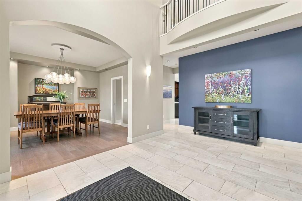 1727 Westmount Road NW, Calgary — photo 3 of 48