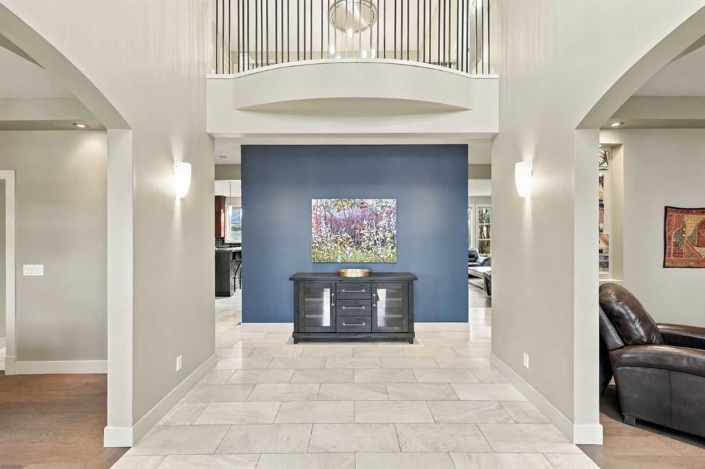 1727 Westmount Road NW, Calgary — photo 4 of 48