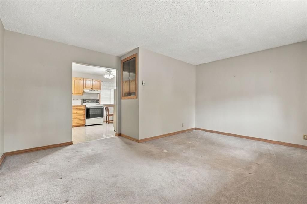 2315 22 Avenue SW, Calgary — photo 3 of 30