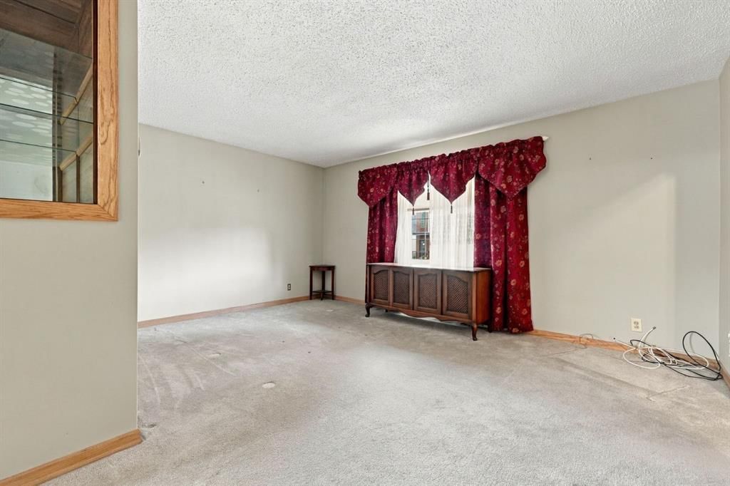 2315 22 Avenue SW, Calgary — photo 4 of 30