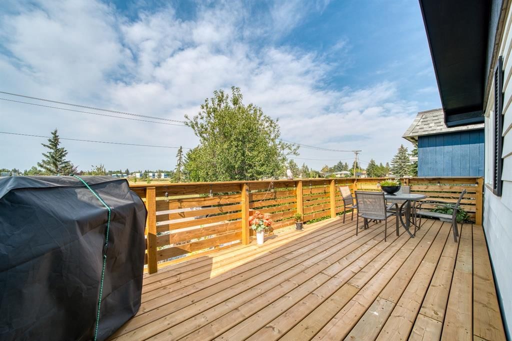 4123 30 Avenue SE, Calgary — photo 4 of 43