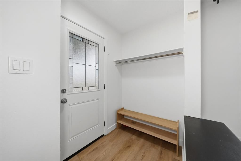 4123 30 Avenue SE, Calgary — photo 5 of 43