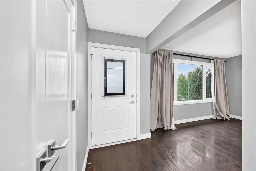 153 Madeira Road NE, Calgary — photo 3 of 44