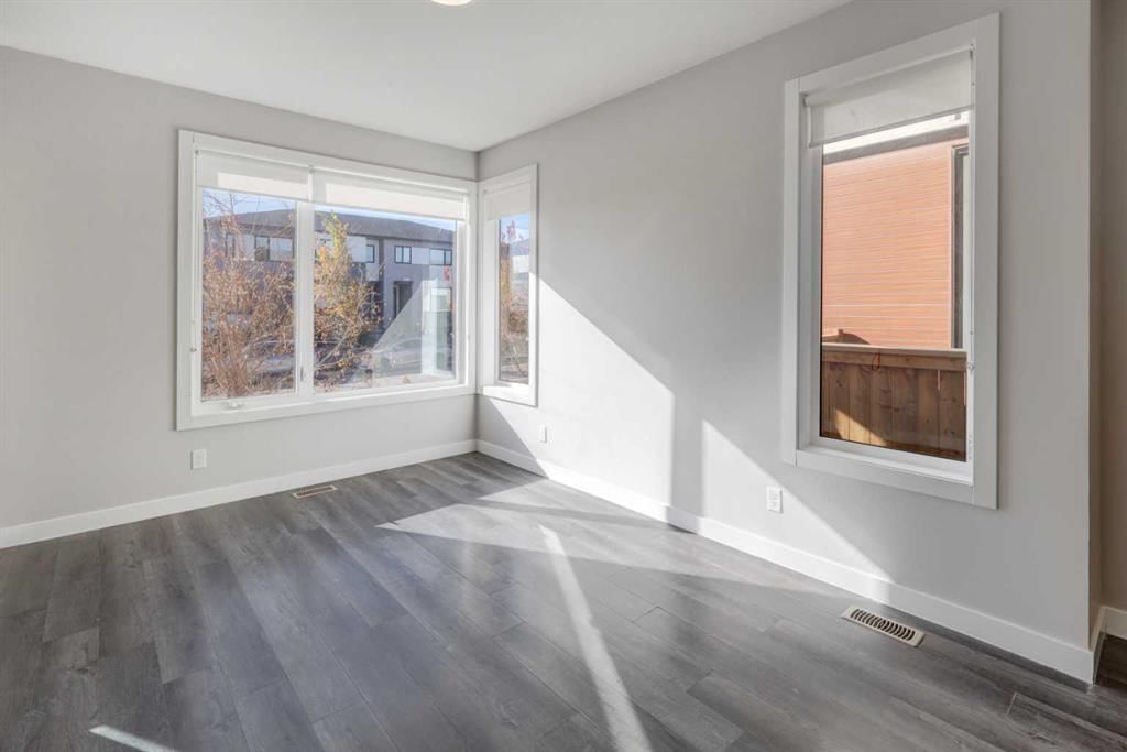 18 Homestead Boulevard NE, Calgary — photo 5 of 36