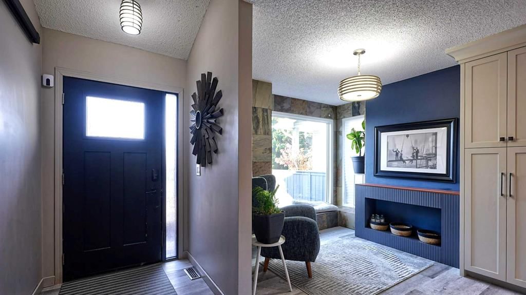 331 Woodbine Boulevard SW, Calgary — photo 2 of 24