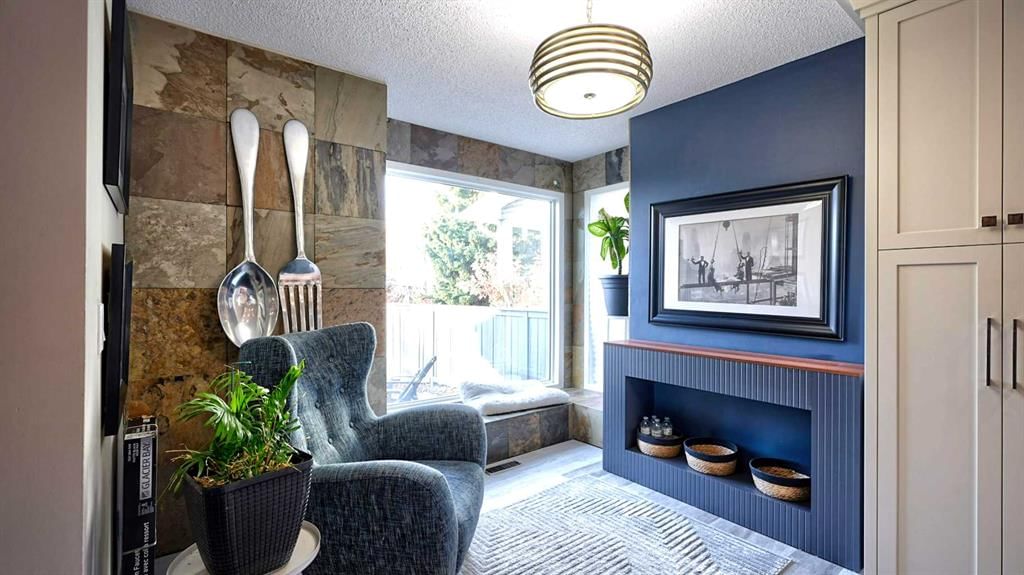 331 Woodbine Boulevard SW, Calgary — photo 4 of 24
