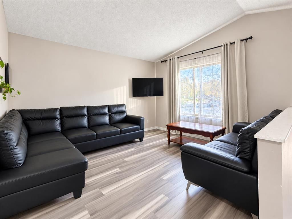 76 Martinbrook Link NE, Calgary — photo 2 of 20