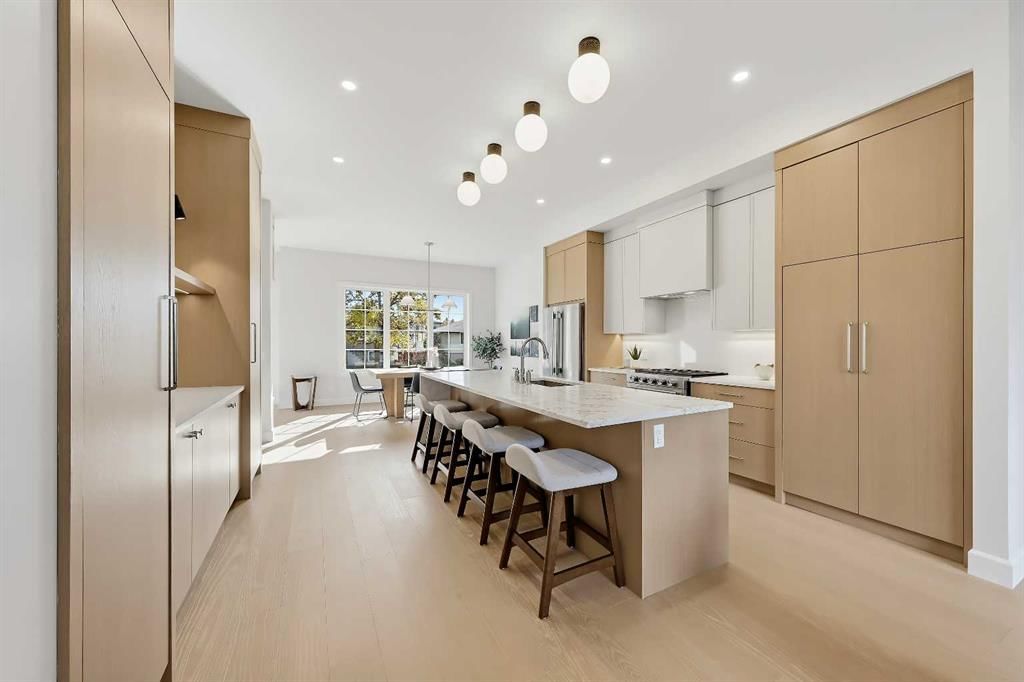 2314 22 Avenue SW, Calgary — photo 2 of 50