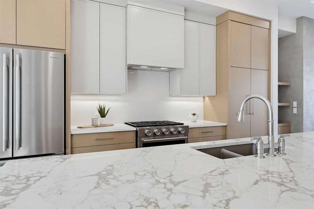 2314 22 Avenue SW, Calgary — photo 3 of 50