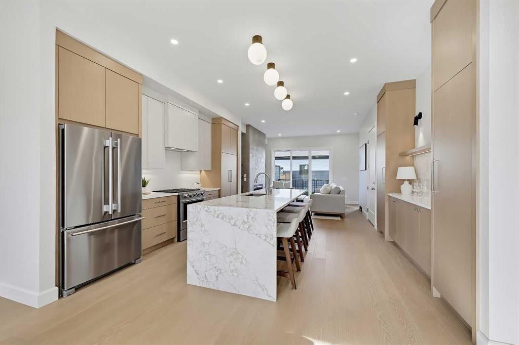 2314 22 Avenue SW, Calgary — photo 4 of 50