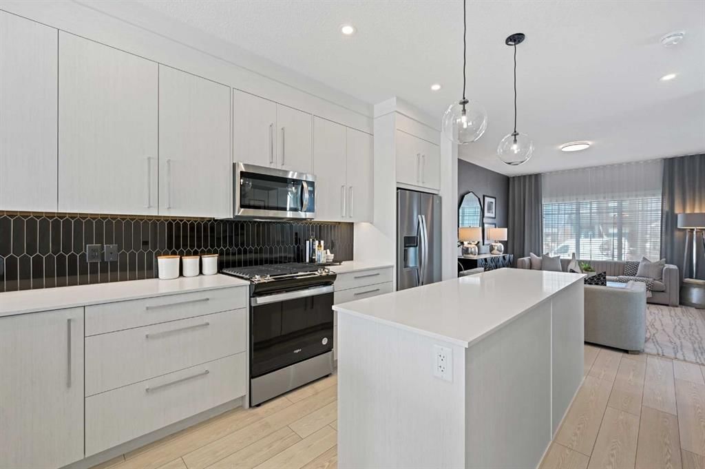 9941 Huxbury Drive NE, Calgary — photo 5 of 27