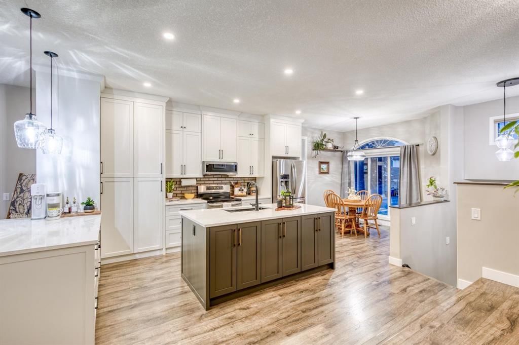 119 Stonegate Crescent NW, Airdrie — photo 3 of 49