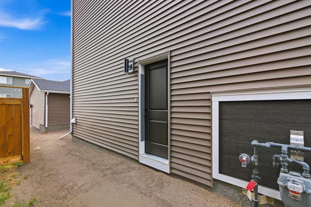 2221 Bayview Drive SW, Airdrie — photo 5 of 8