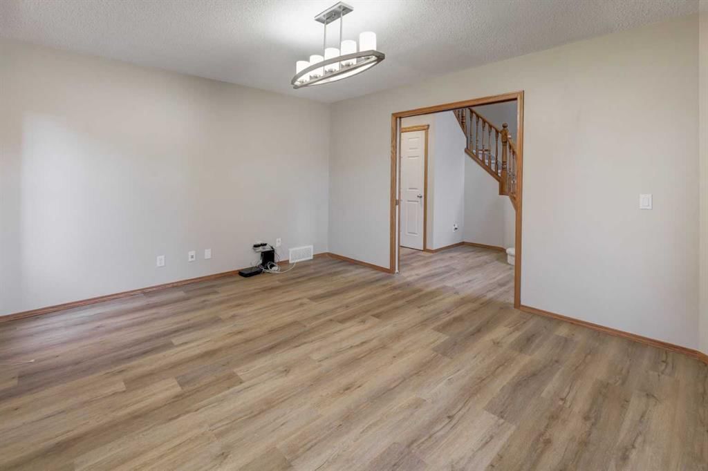 63 Sierra Madre Crescent SW, Calgary — photo 5 of 42