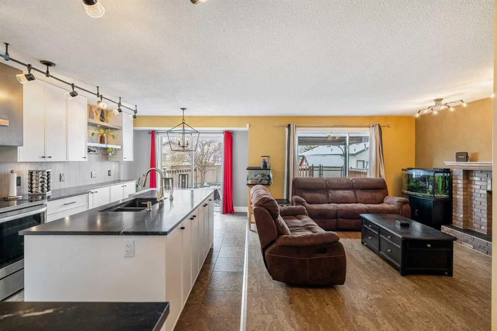 355 Mt Apex Green SE, Calgary — photo 2 of 49