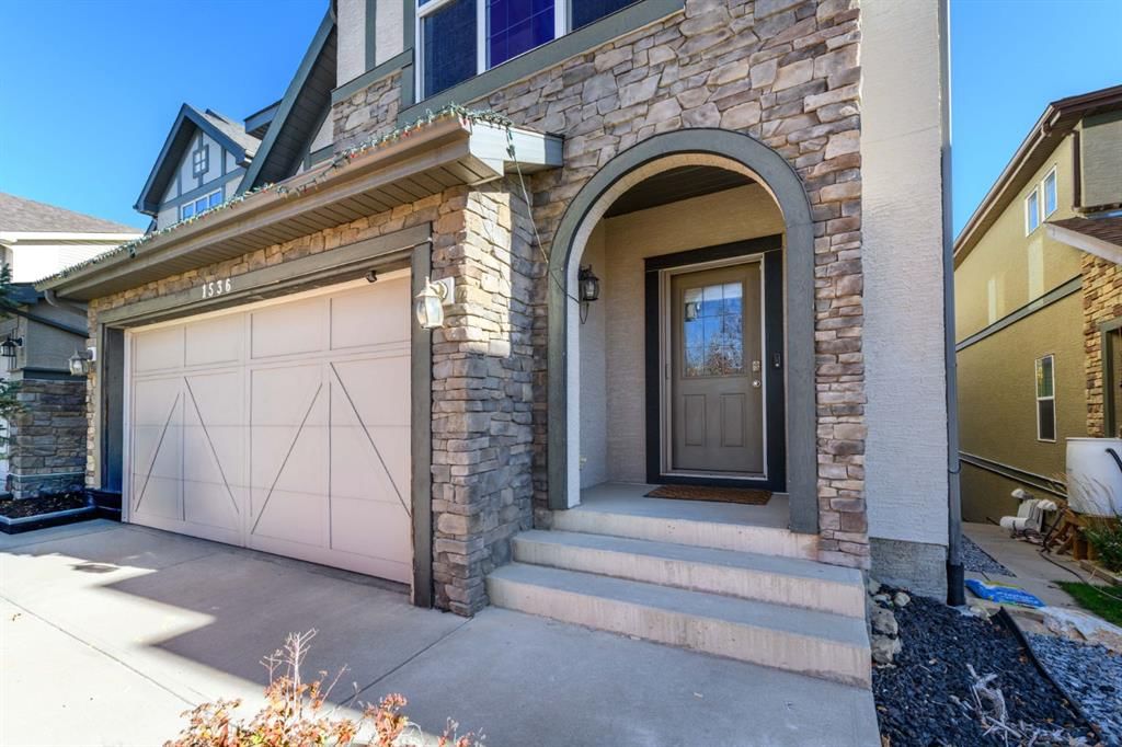 1536 93 Street SW, Calgary — photo 2 of 40
