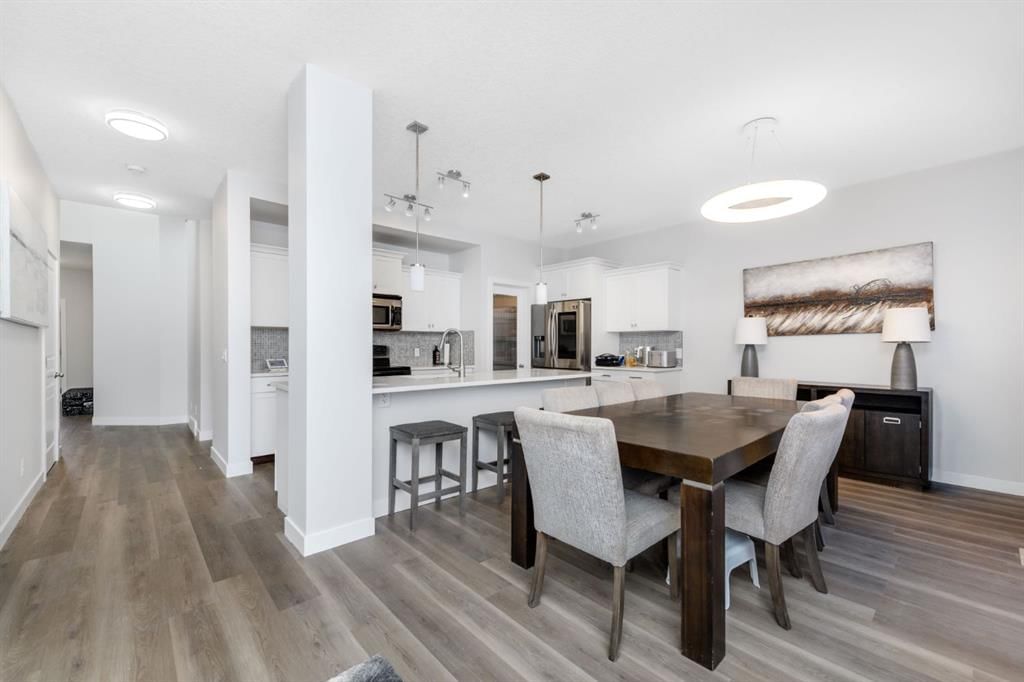 1536 93 Street SW, Calgary — photo 3 of 40