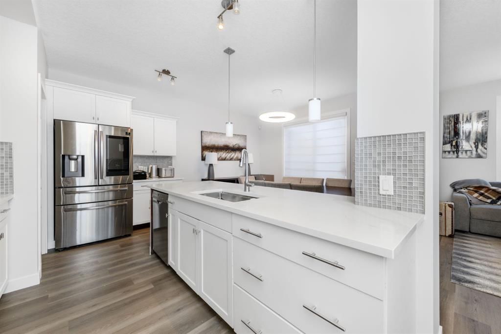 1536 93 Street SW, Calgary — photo 4 of 40