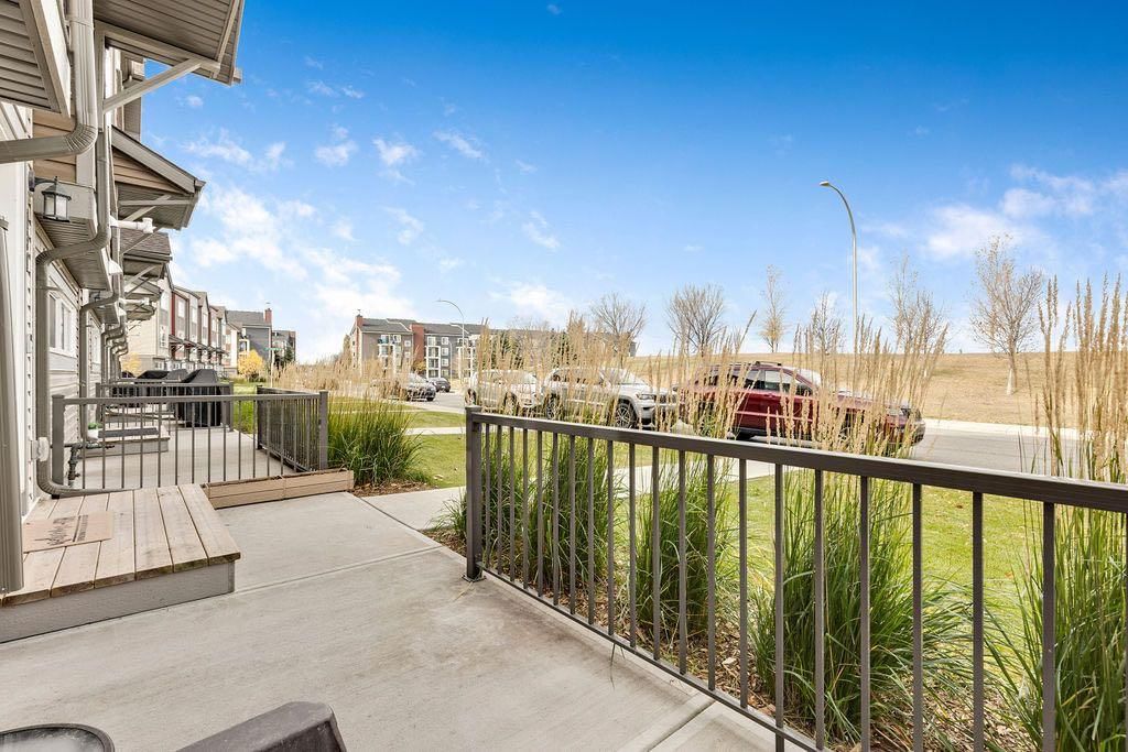 139 Copperstone Park SE, Calgary — photo 3 of 41