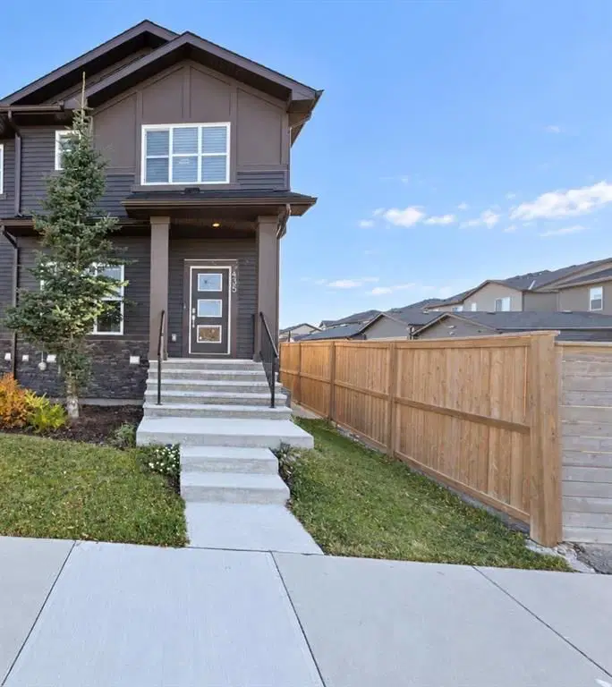 435 Savanna Boulevard NE, Calgary — photo 2 of 47