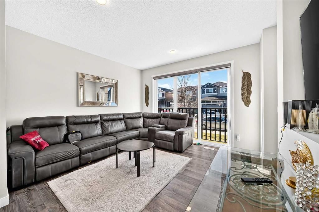 54 Savanna Villas NE, Calgary — photo 2 of 33