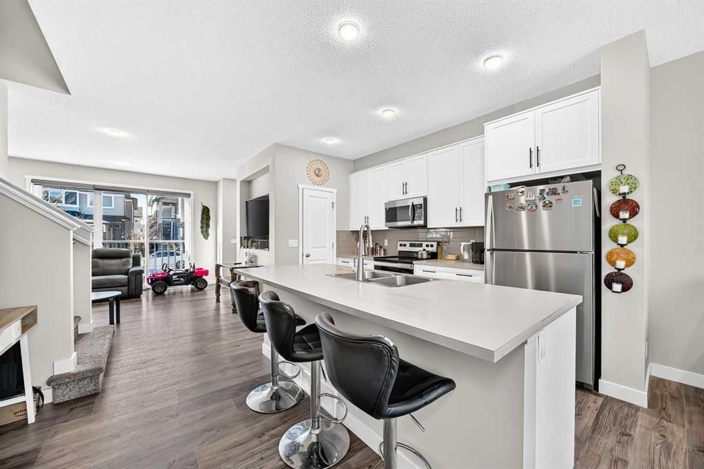 54 Savanna Villas NE, Calgary — photo 4 of 33