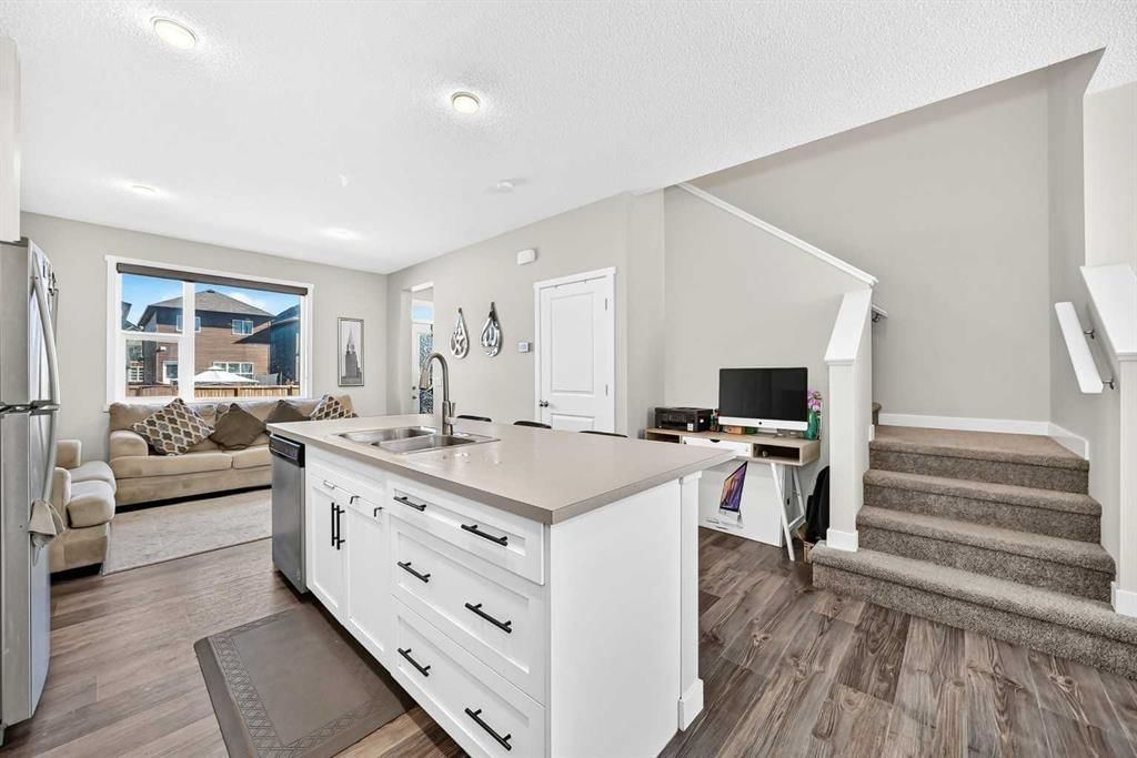 54 Savanna Villas NE, Calgary — photo 5 of 33