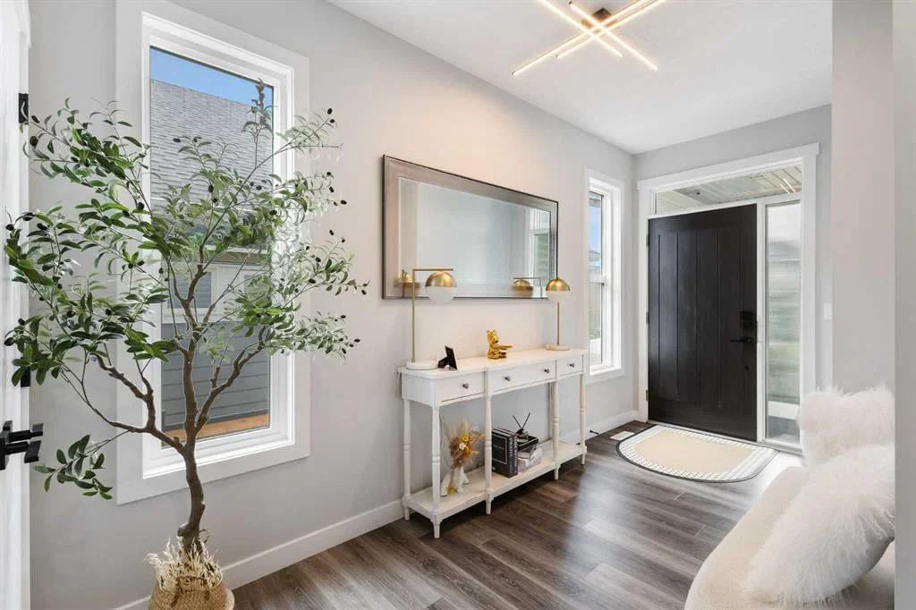 100 Crestbrook View SW, Calgary — photo 5 of 39