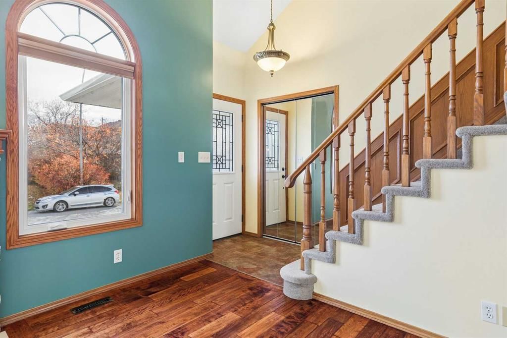 106 Hawkland Place NW, Calgary — photo 4 of 43