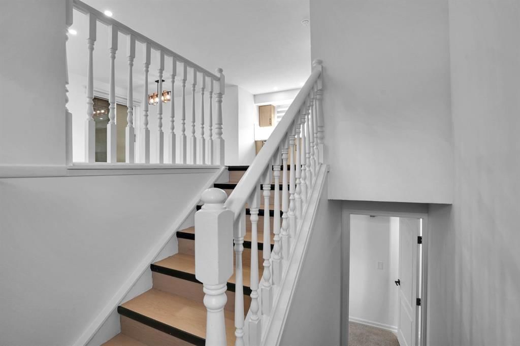 436 Huntley Way NE, Calgary — photo 4 of 32
