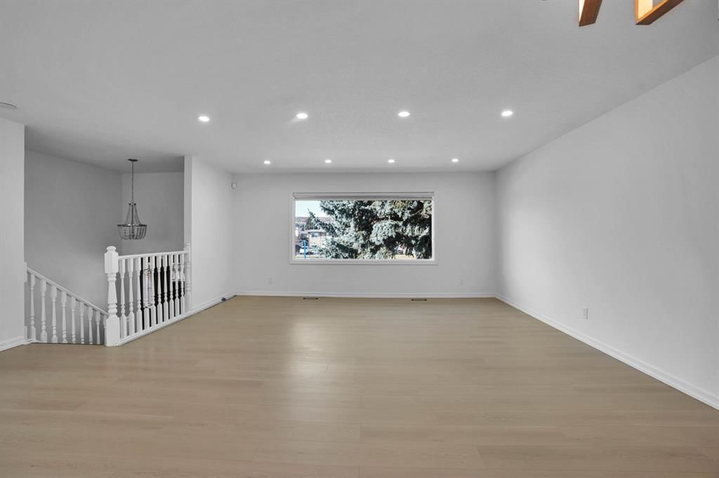 436 Huntley Way NE, Calgary — photo 5 of 32