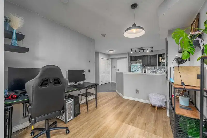 1004, 1121 6 Avenue SW, Calgary — photo 3 of 33