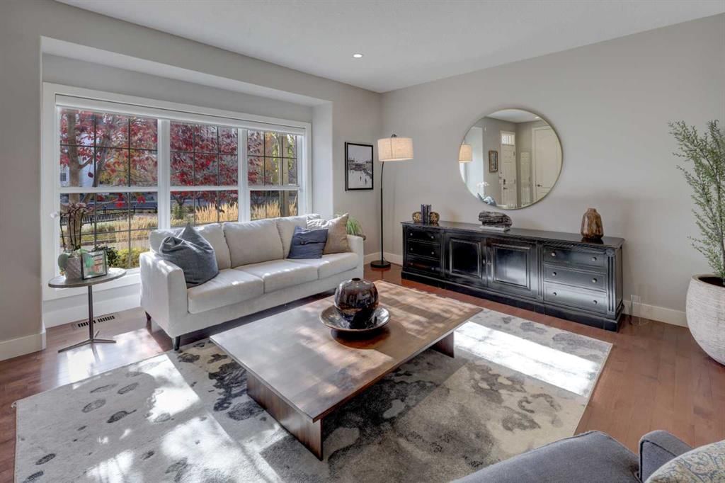 68 Victoria Cross Boulevard SW, Calgary — photo 4 of 46