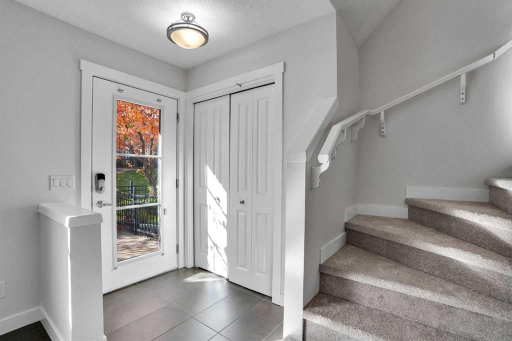 37 Aspen Hills Common SW, Calgary — photo 4 of 49