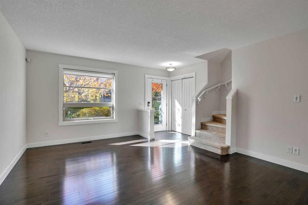 37 Aspen Hills Common SW, Calgary — photo 5 of 49