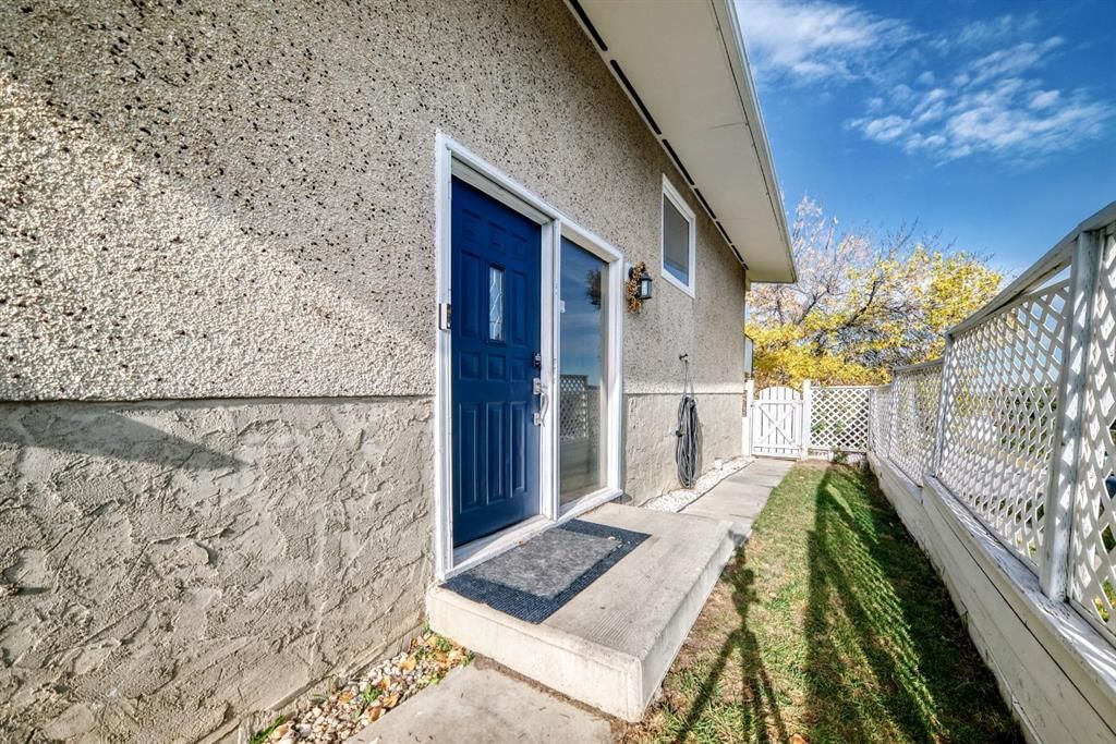 1005 Hunterhaven Road NW, Calgary — photo 3 of 50