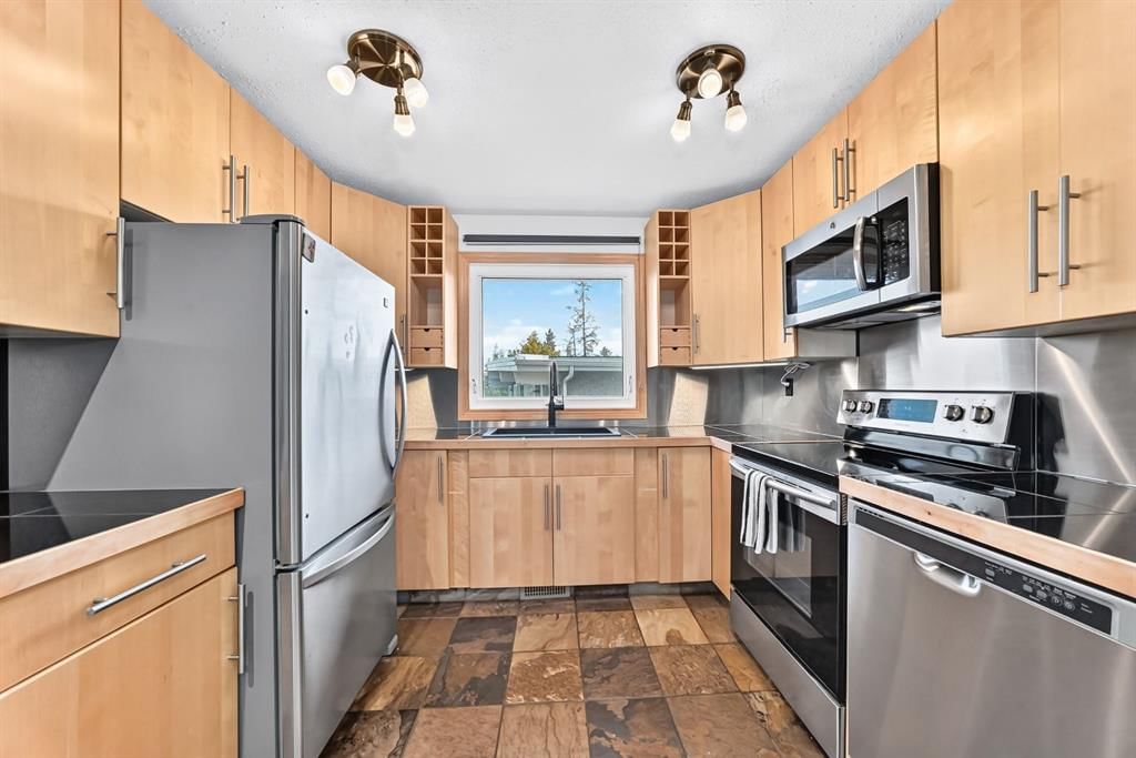 1005 Hunterhaven Road NW, Calgary — photo 5 of 50