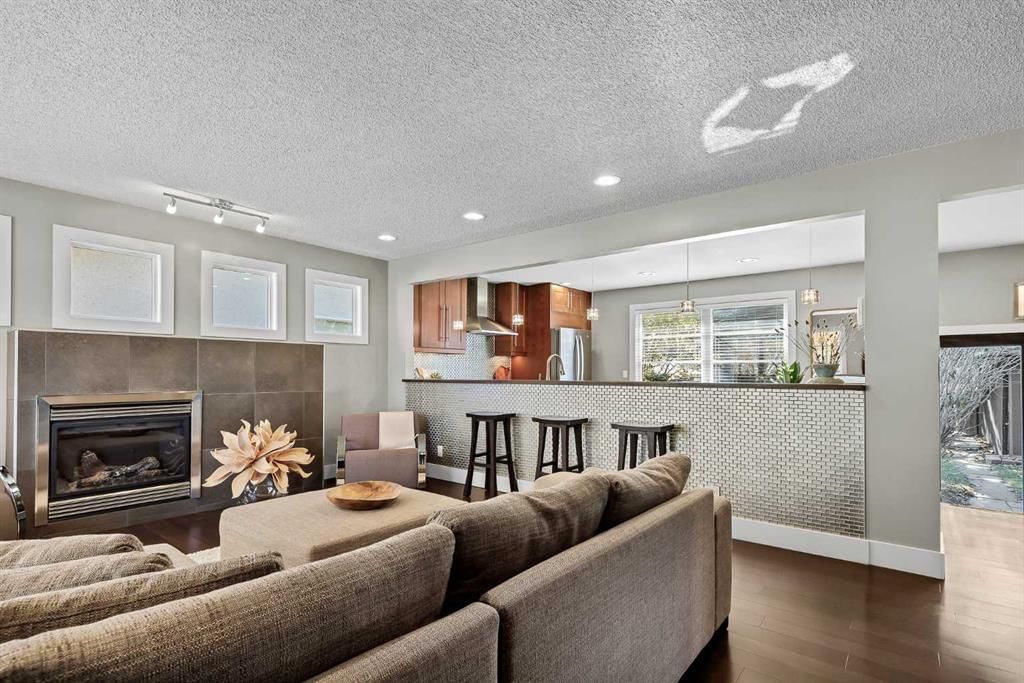 4731 Vanguard Place NW, Calgary — photo 2 of 48