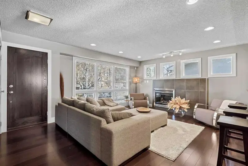4731 Vanguard Place NW, Calgary — photo 4 of 48