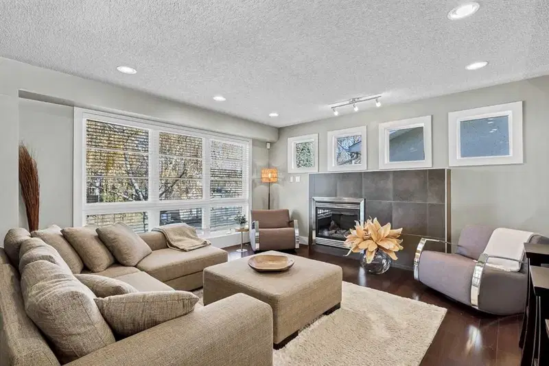 4731 Vanguard Place NW, Calgary — photo 5 of 48