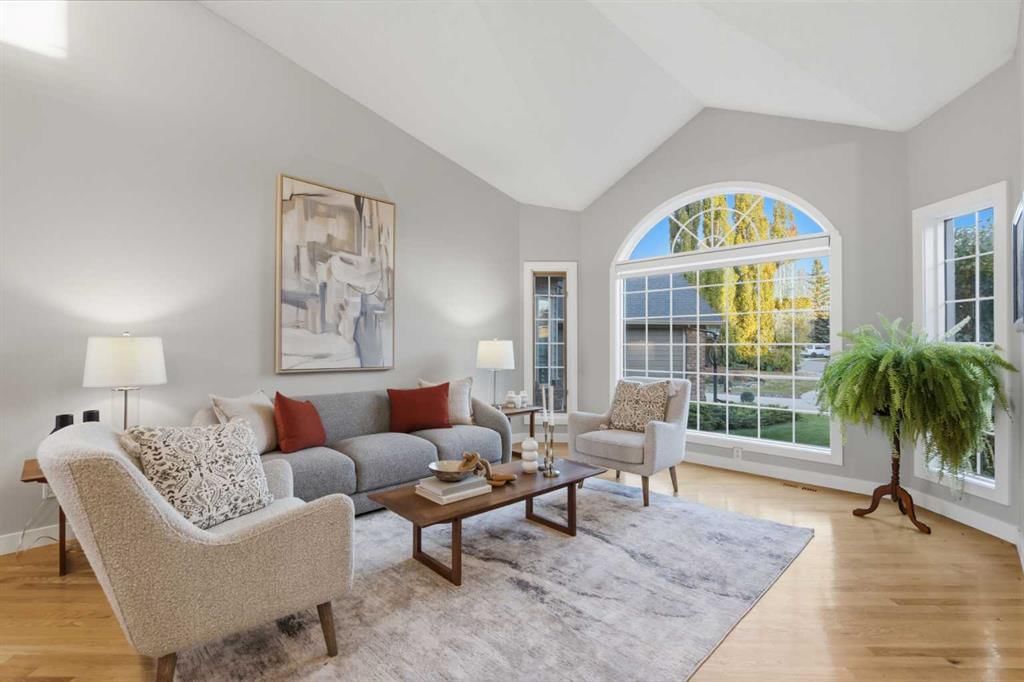211 Douglasview Road SE, Calgary — photo 3 of 48