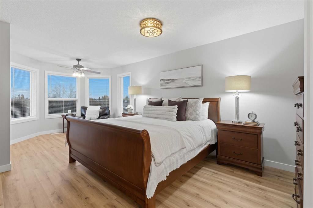 211 Douglasview Road SE, Calgary — photo 5 of 48