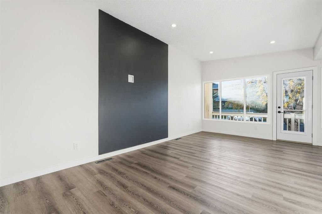 2224 34 Street SW, Calgary — photo 3 of 32