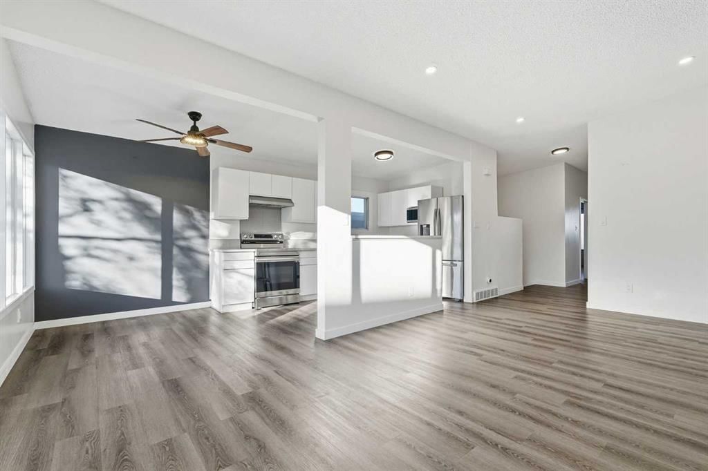 2224 34 Street SW, Calgary — photo 4 of 32