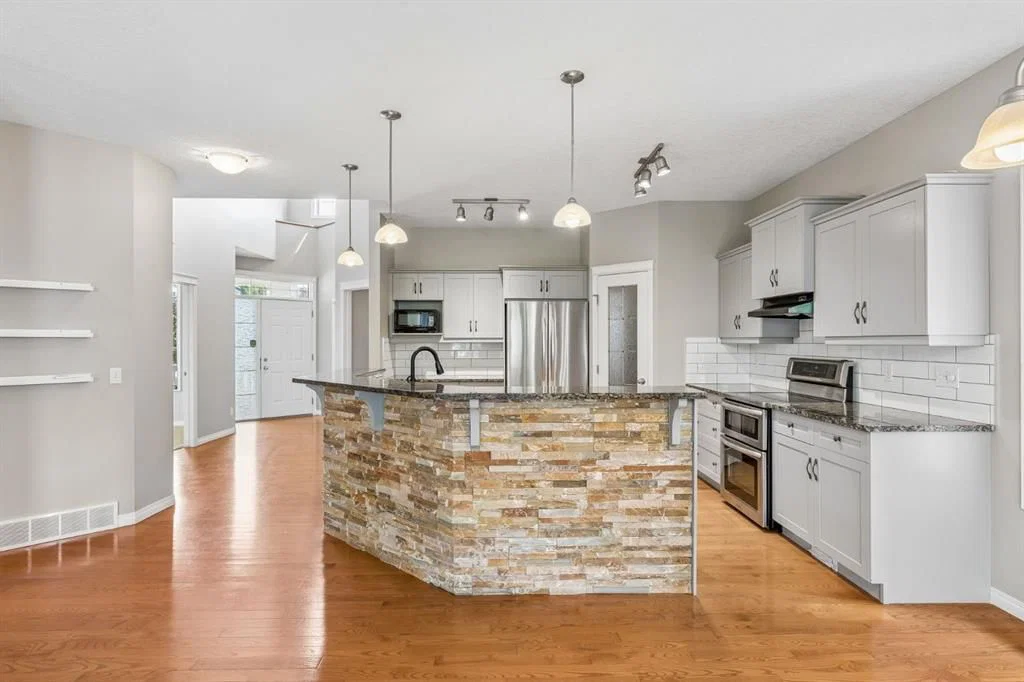 48 Rockywood Circle NW, Calgary — photo 5 of 37