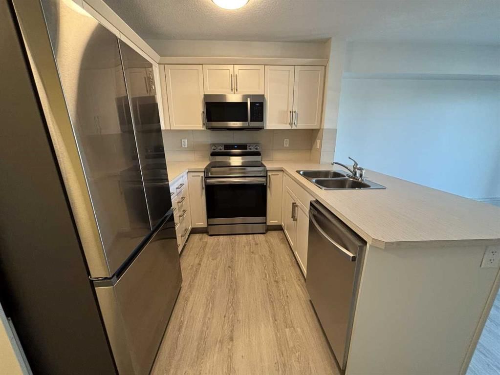 204, 304 Cranberry Park SE, Calgary — photo 4 of 14
