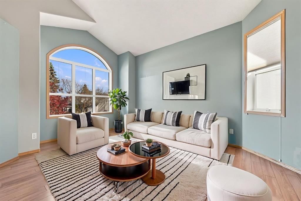 184 Hidden Circle NW, Calgary — photo 3 of 44