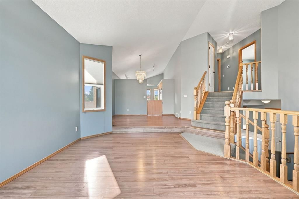184 Hidden Circle NW, Calgary — photo 5 of 44