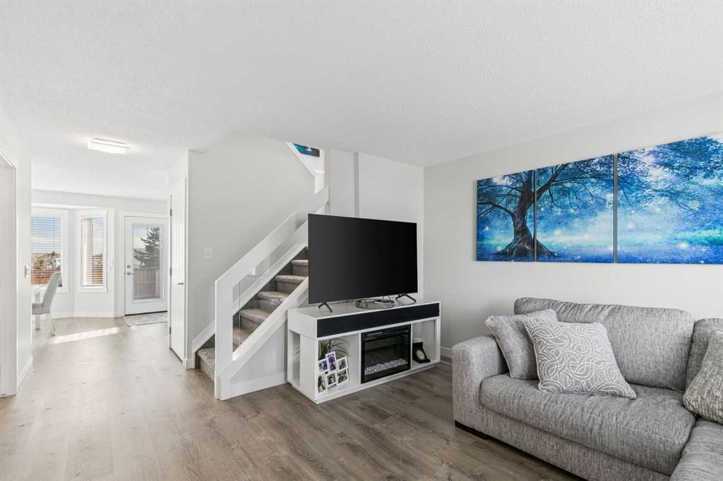 2003 Country Hills Circle NW, Calgary — photo 4 of 30