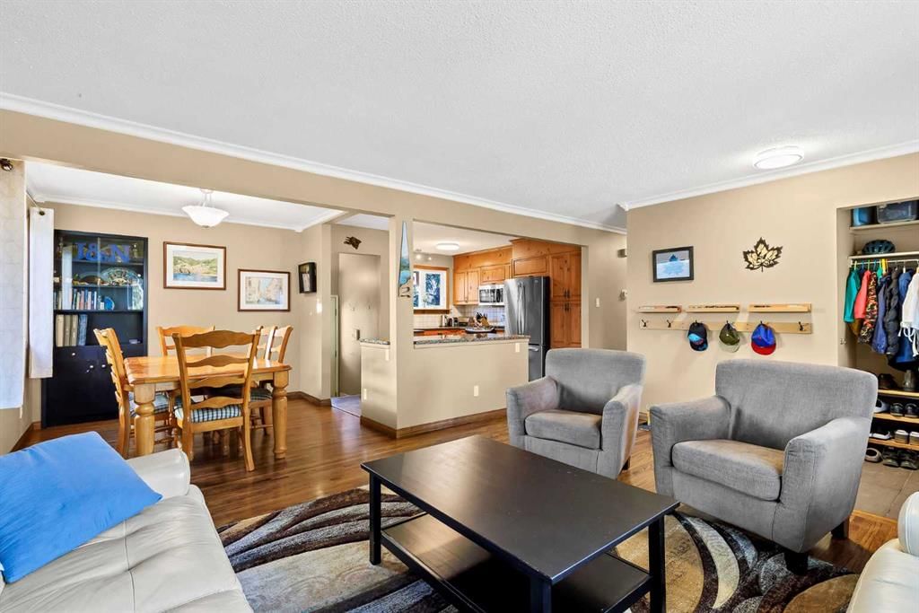 4708 Nordegg Crescent NW, Calgary — photo 4 of 31